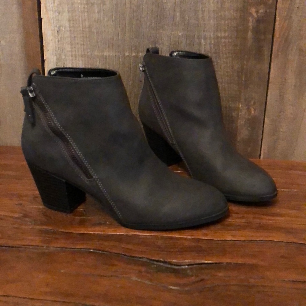 Express Faux Leather Ankle Bootie in Dark Gray Size 9 Women’s